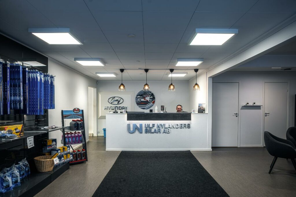Personal i kundmottagningen på Ulf Nylanders Bilar - en Bosch Car Service verkstad i Örnsköldsvik