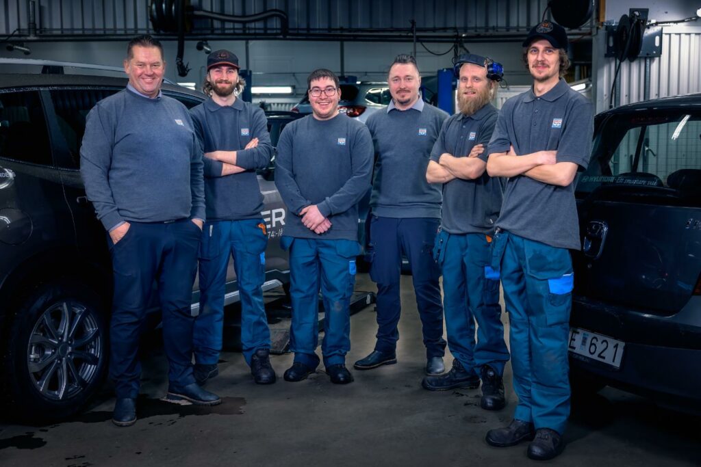 Personal i verkstaden på Ulf Nylanders Bilar - en Bosch Car Service verkstad i Örnsköldsvik